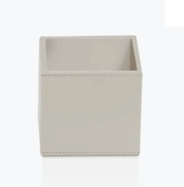 BROWNIE UB niiskuskindlast kunstnahast karp – valge, must, liivabeež, taupe. Hind 44,25 € (km-ga)